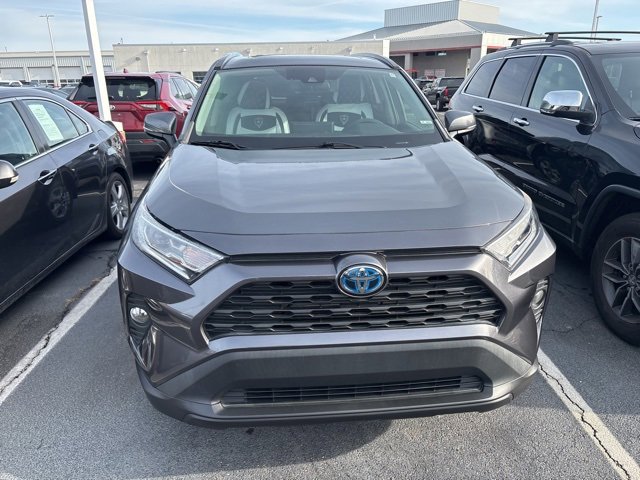2020 Toyota RAV4 Hybrid XLE photo 2