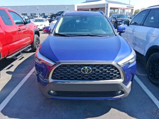 2022 Toyota Corolla Cross XLE photo 2