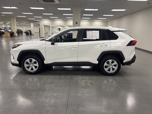 2024 Toyota RAV4 LE photo 4
