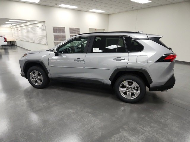 2025 Toyota RAV4 XLE photo 3