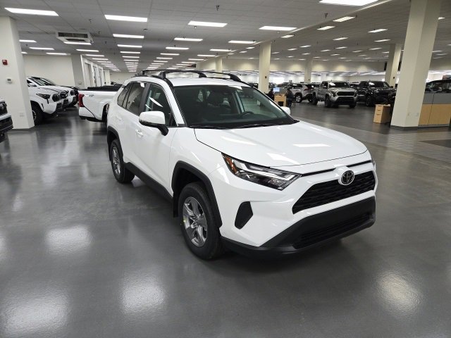 2025 Toyota RAV4 XLE's photo