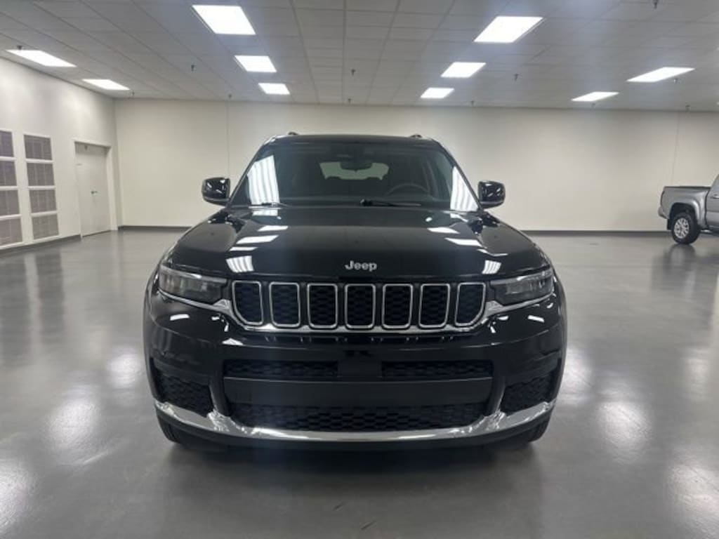 Used 2023 Jeep Grand Cherokee Laredo SUV