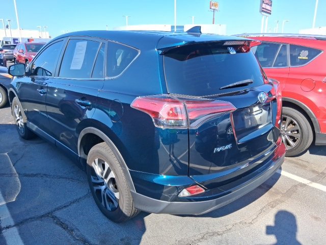 2018 Toyota RAV4 LE photo 4