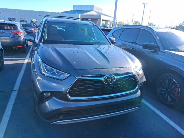 2020 Toyota Highlander Platinum photo 2