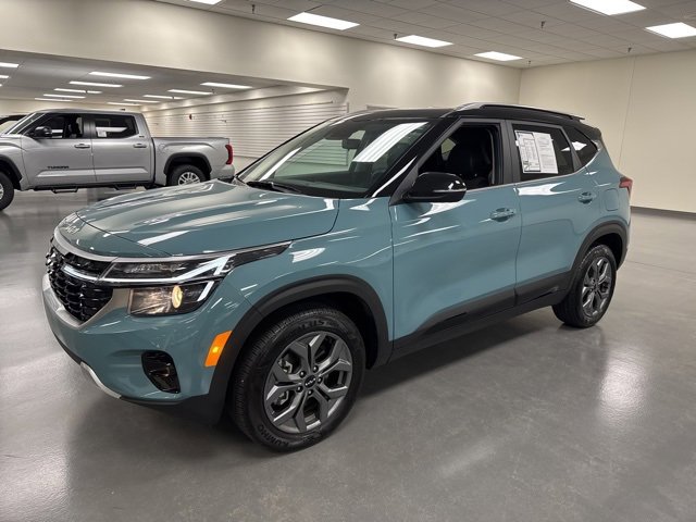 2024 Kia Seltos S photo 2