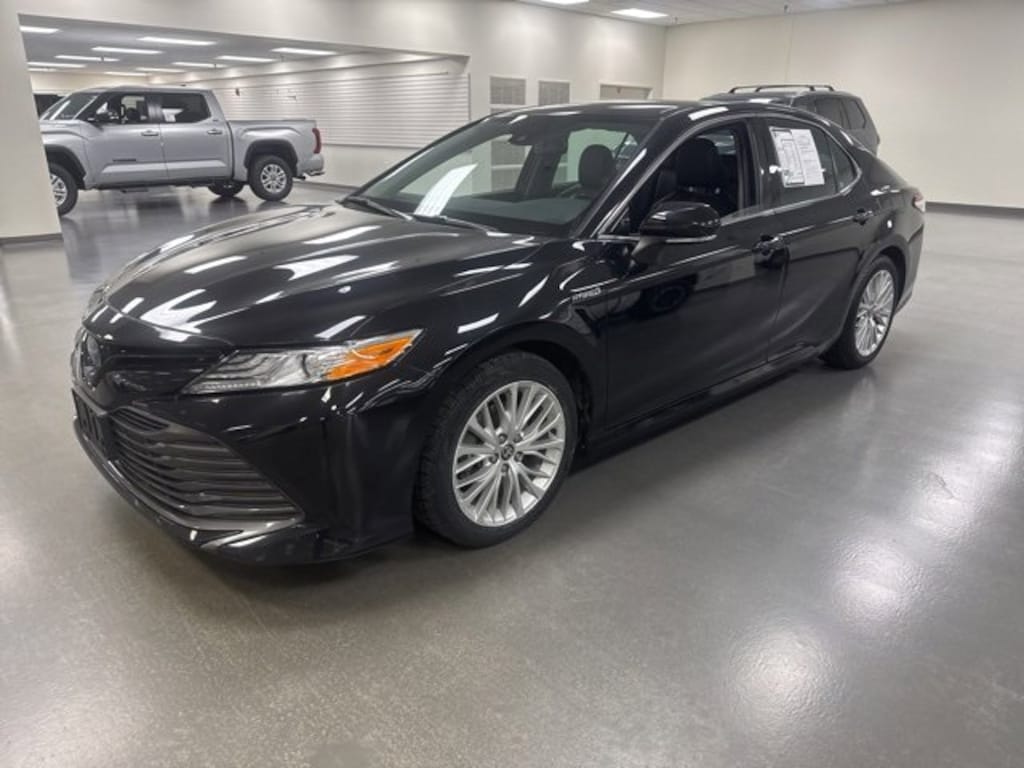 Used 2020 Toyota Camry Hybrid Hybrid XLE Sedan