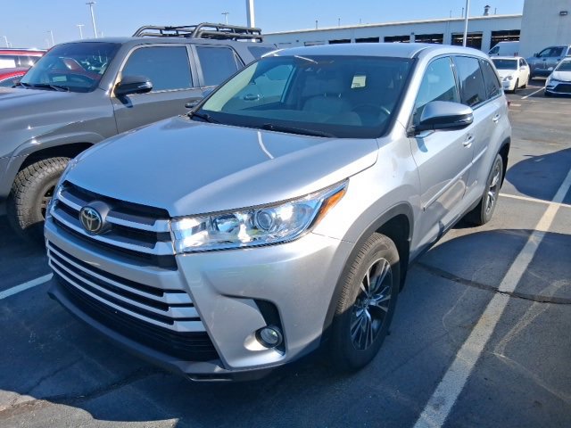 2019 Toyota Highlander LE Plus photo 3