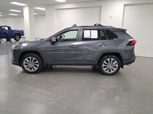2023 Toyota RAV4 XLE Premium photo 4