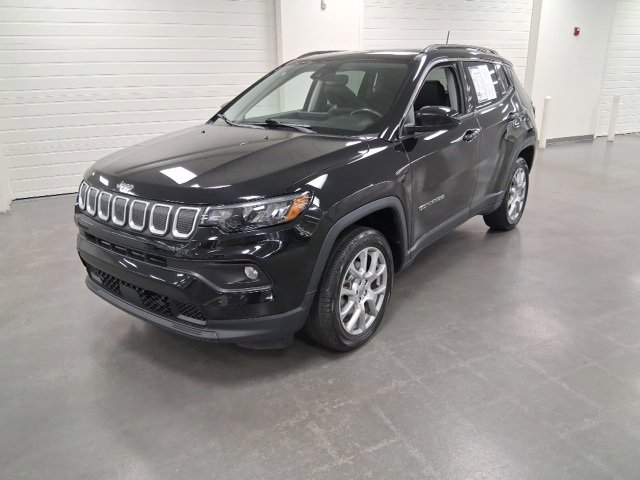2022 Jeep Compass Latitude Lux photo 3