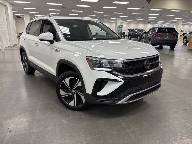 2024 Volkswagen Taos SE's photo