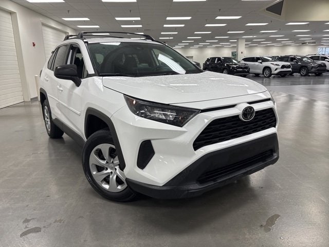 2021 Toyota RAV4 LE's photo