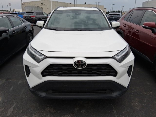 2022 Toyota RAV4 XLE photo 2