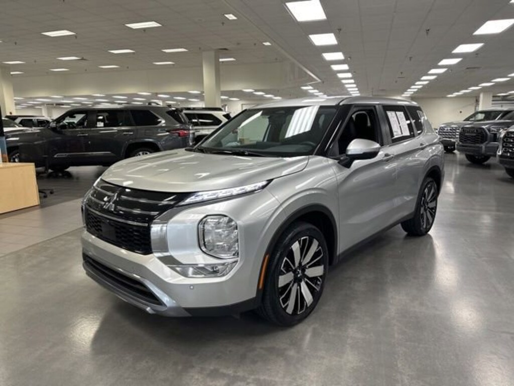 Used 2025 Mitsubishi Outlander SE SUV