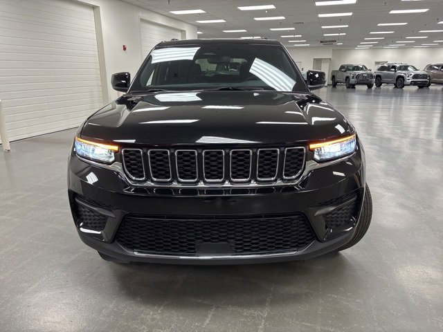 2024 Jeep Grand Cherokee Laredo X photo 2