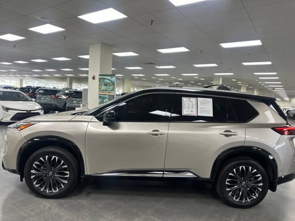 Used 2025 Nissan Rogue Platinum SUV