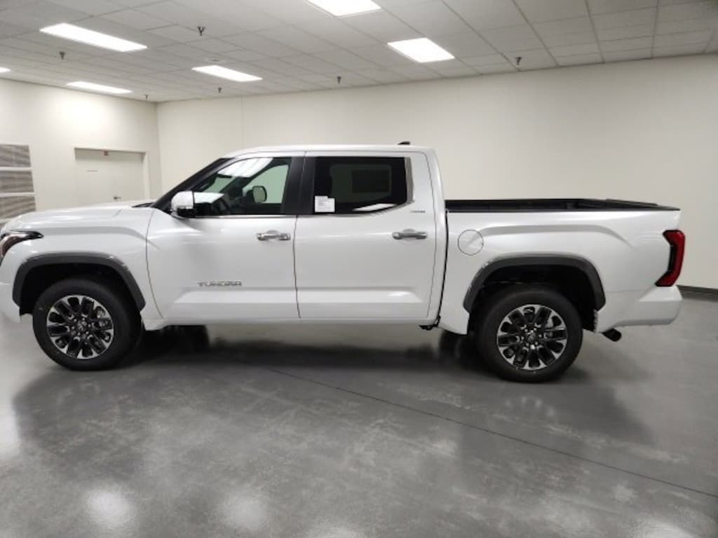 New 2026 Toyota Tundra Limited LIMITED CREWMAX 5.5