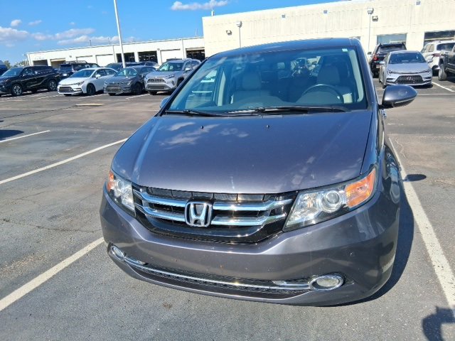 2016 Honda Odyssey Touring photo 2
