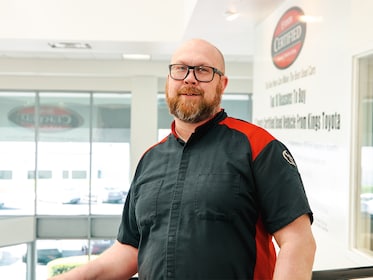 Staff member Chris Bradford from ID_13f553