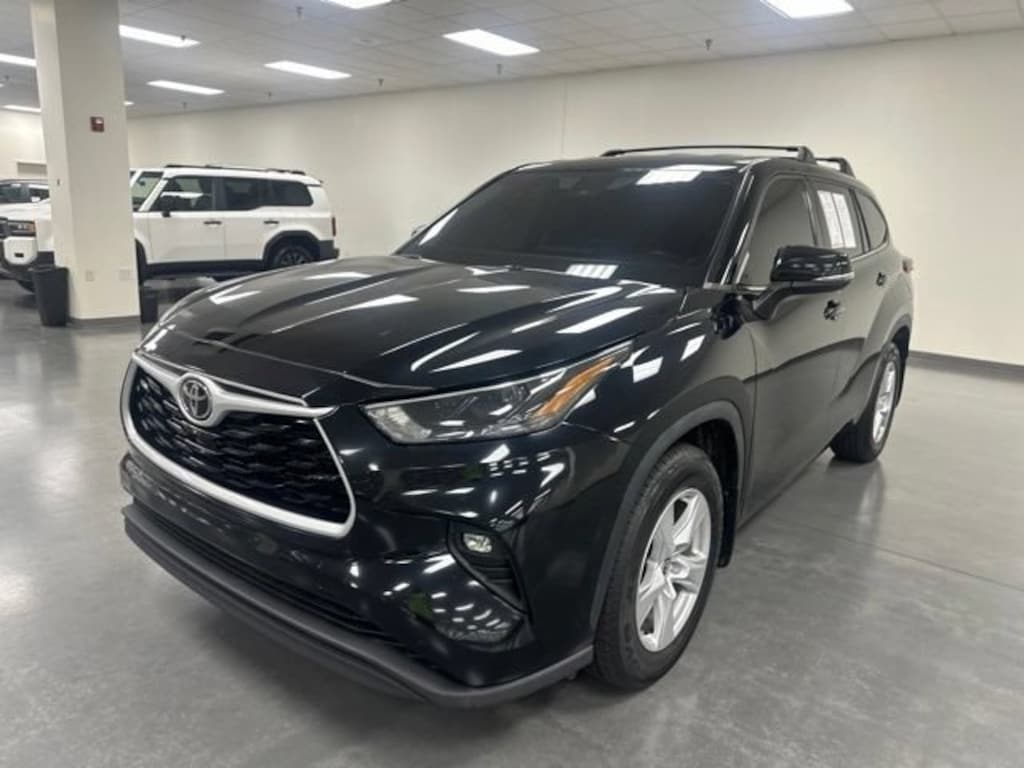 Used 2022 Toyota Highlander LE SUV