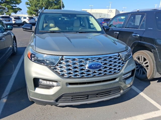 2020 Ford Explorer Platinum photo 2