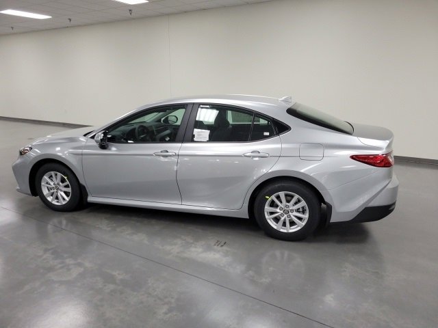 2026 Toyota Camry LE photo 3