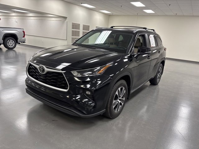 2024 Toyota Highlander XLE photo 3