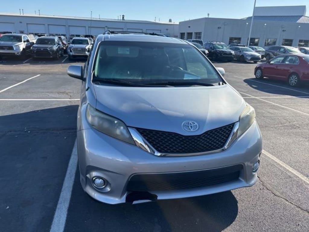 Used 2012 Toyota Sienna SE Van