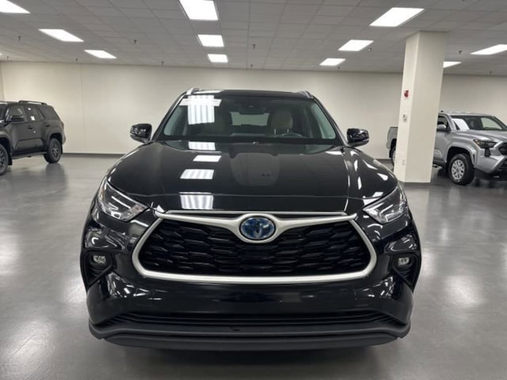 Used 2021 Toyota Highlander Hybrid Hybrid XLE SUV