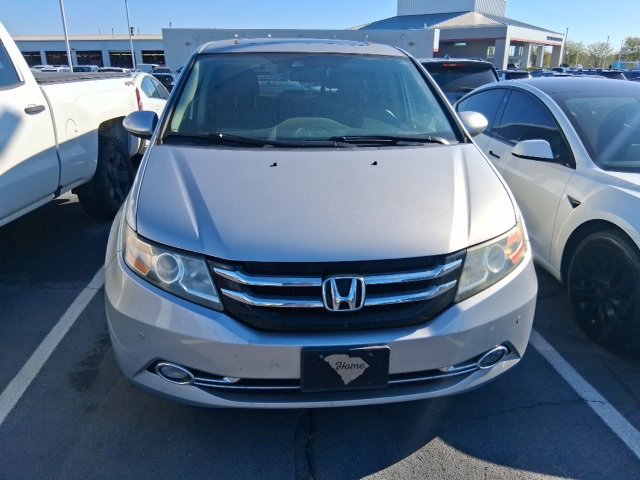 2015 Honda Odyssey Touring Elite photo 2