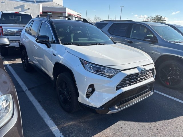 2020 Toyota RAV4 XSE's photo