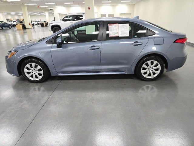 2022 Toyota Corolla LE photo 3