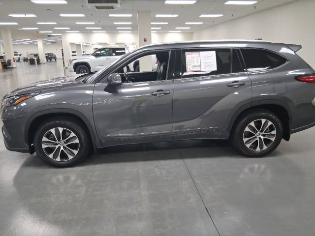 2022 Toyota Highlander XLE photo 4