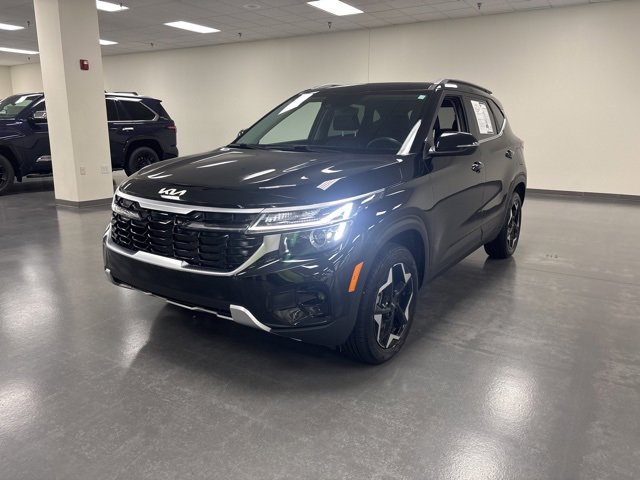 2024 Kia Seltos EX photo 2