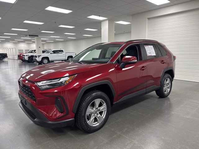 2022 Toyota RAV4 XLE photo 3