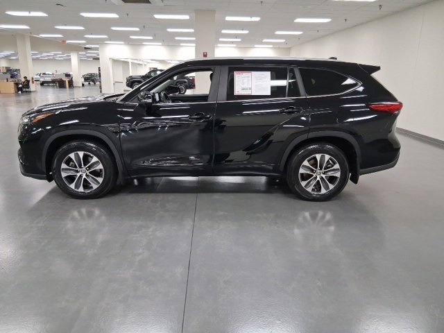 2023 Toyota Highlander L photo 4