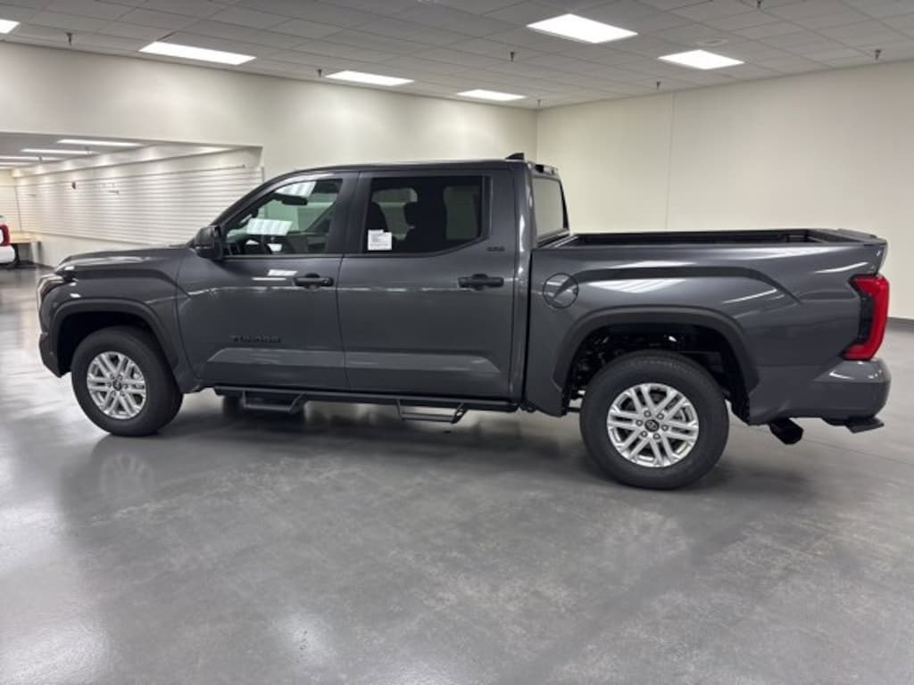 New 2026 Toyota Tundra SR5 SR5 CREWMAX 5.5