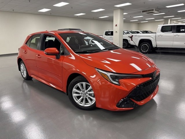 2024 Toyota Corolla Hatchback SE's photo