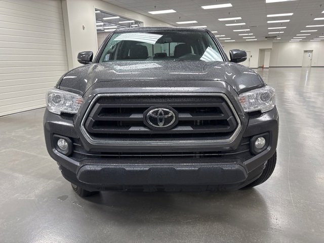 2022 Toyota Tacoma V6 4x4 LE photo 2