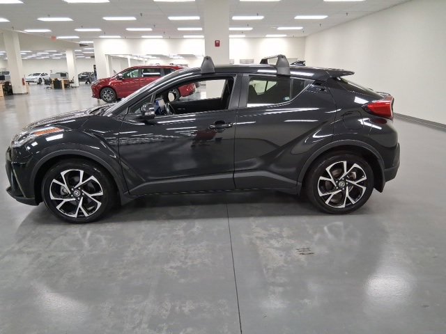 2021 Toyota C-HR XLE photo 4