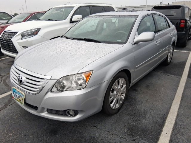 2010 Toyota Avalon XLS photo 3