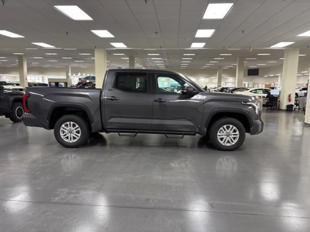 New 2026 Toyota Tundra SR5 SR5 CREWMAX 5.5