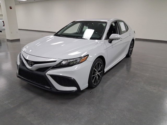 2023 Toyota Camry SE photo 3