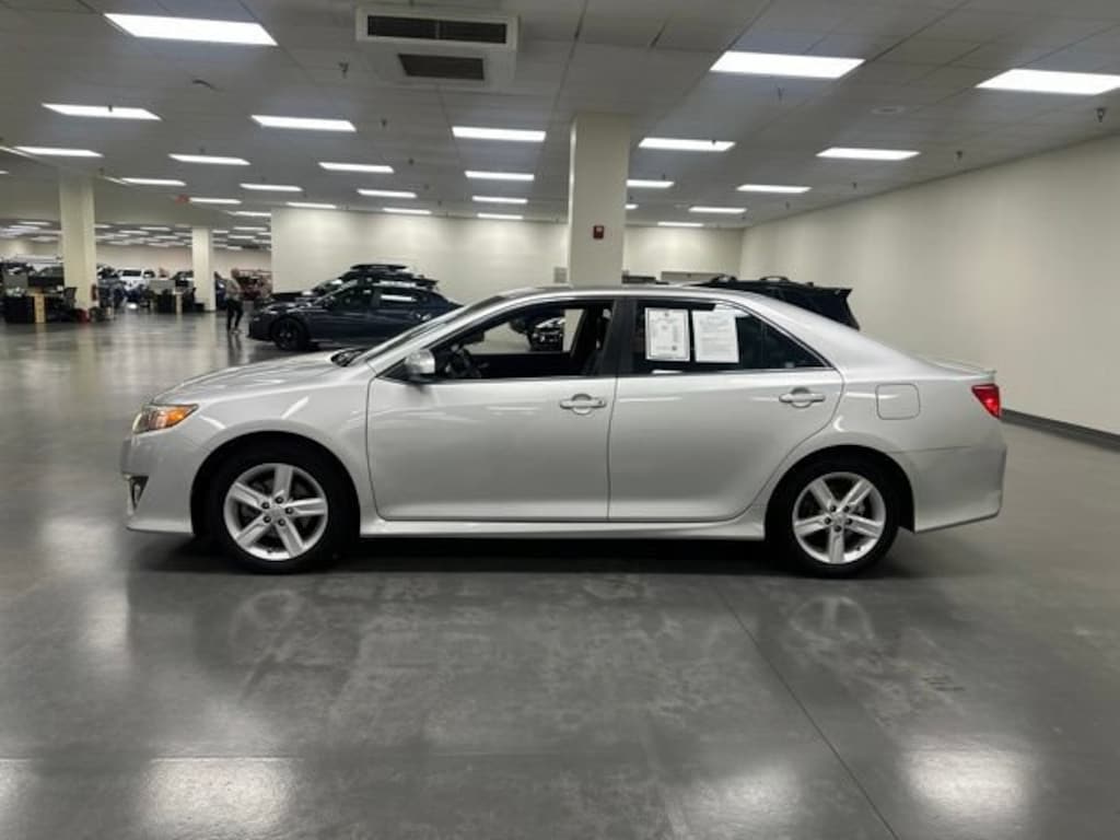 Used 2012 Toyota Camry SE Sedan