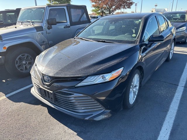 2020 Toyota Camry Hybrid XLE photo 3