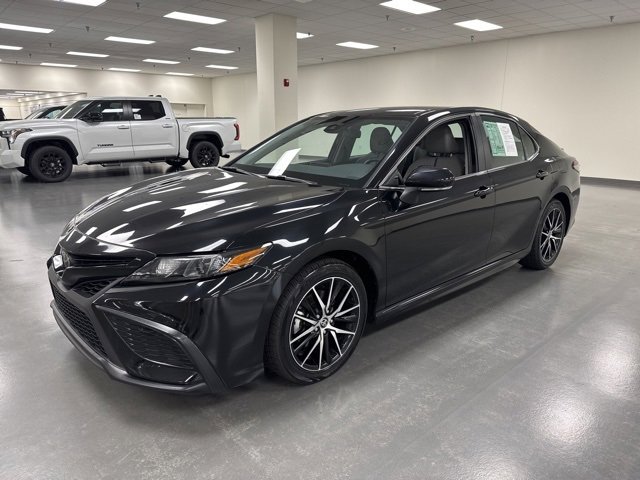 2023 Toyota Camry SE photo 3