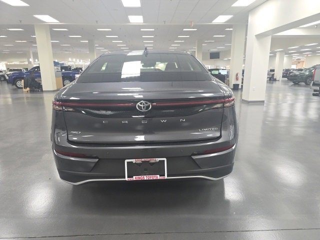 2023 Toyota Crown Limited photo 4