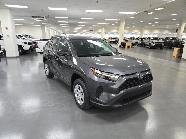 2025 Toyota RAV4 LE's photo