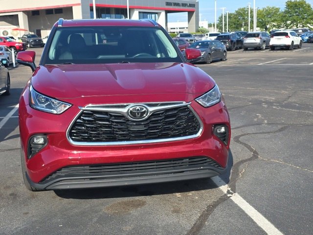 2020 Toyota Highlander Limited photo 2