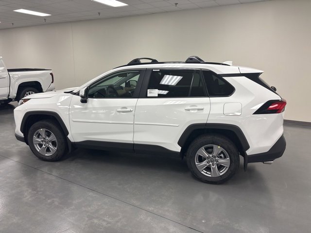 2025 Toyota RAV4 XLE photo 3