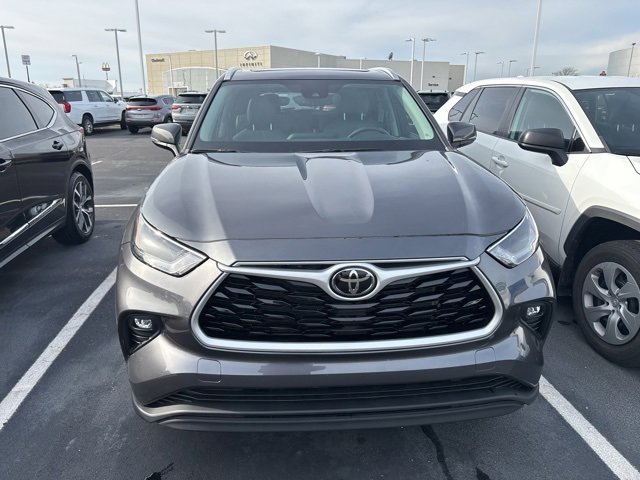 2023 Toyota Highlander XLE photo 2